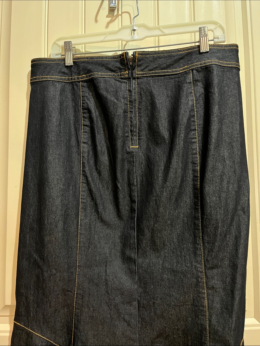 Bisou Bisou Flared Mermaid Denim
Long Jean Skirt Michele Bohbot size 12 women’s - Picture 6 of 8